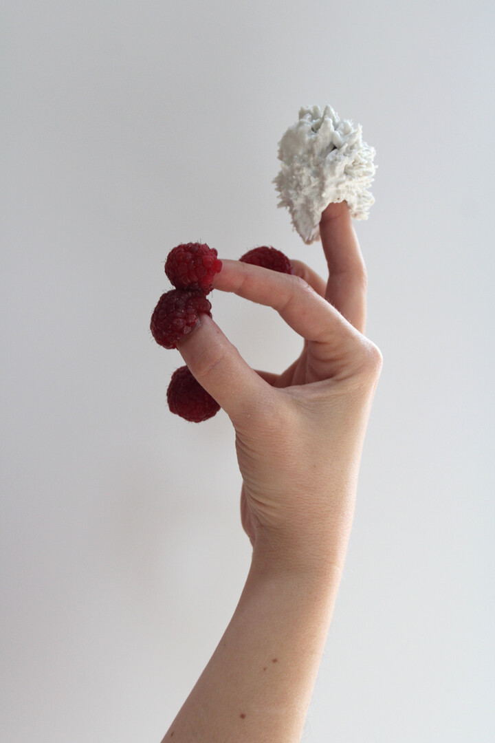 SelfTouch - SkinTouch- A skin of porcelain - zelfportret