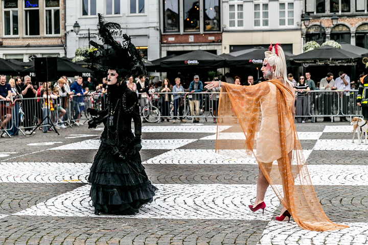 Human Chess